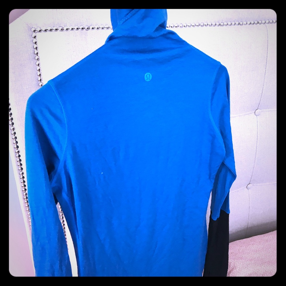 Merino wool t neck with color blocked sleeves